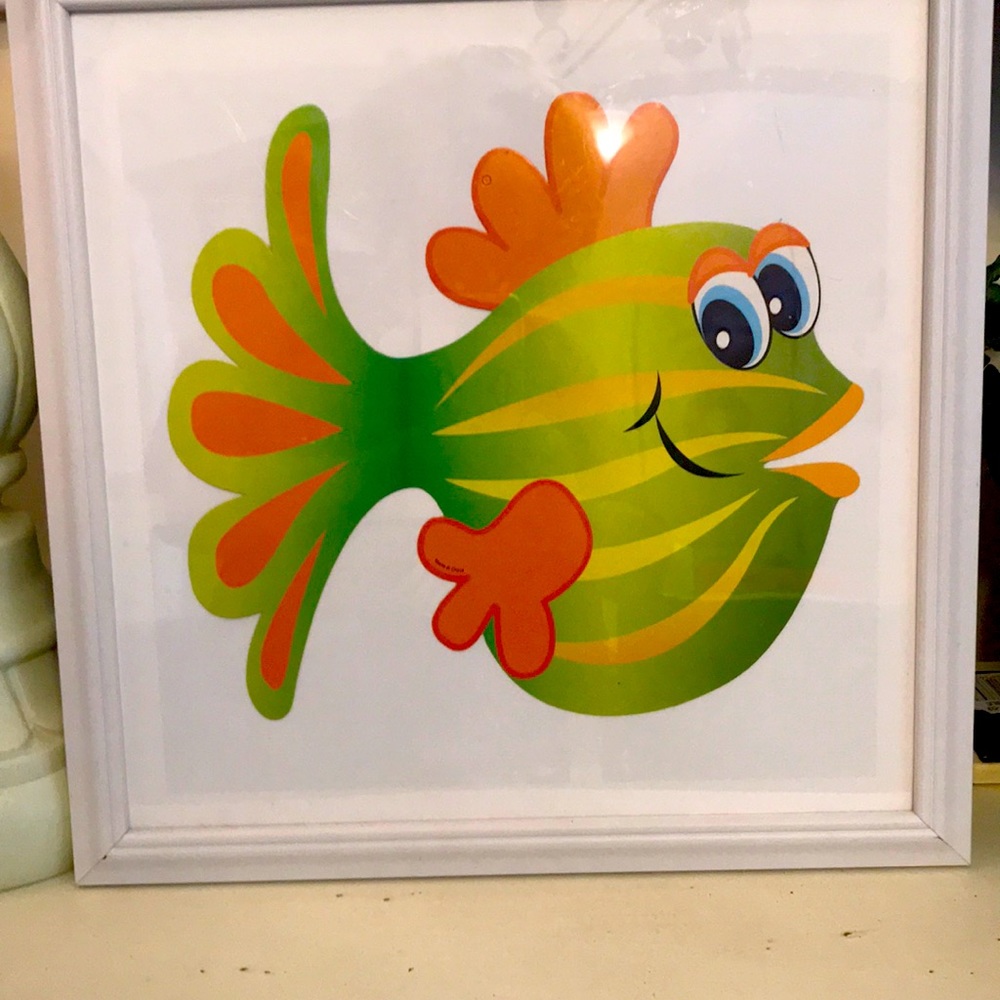 KIDS FISH PIC W HANGER AND W WHITE 13”x 13”framing. Has shield protect pic.🐡